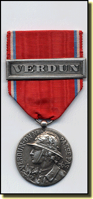 Ruban NEUF plié pour la médaille de Verdun avec agrafe 21 février 1916. FRANCE 